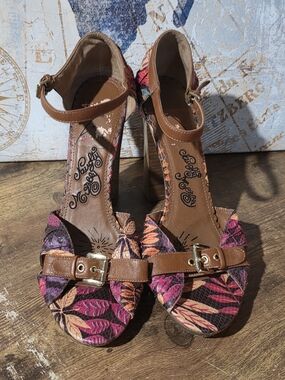 naughty monkey Brown Strap Multi-Color Leaf Print Open Toe Heels